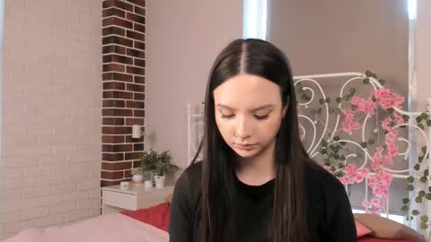 Lina 3 online show from March 25, 9:45 am