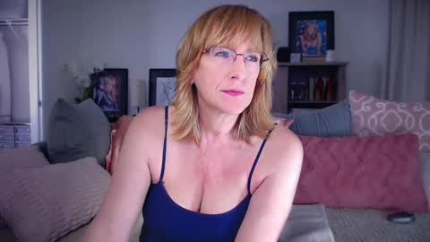 SummerKnightzzz online show from March 23, 3:07 pm