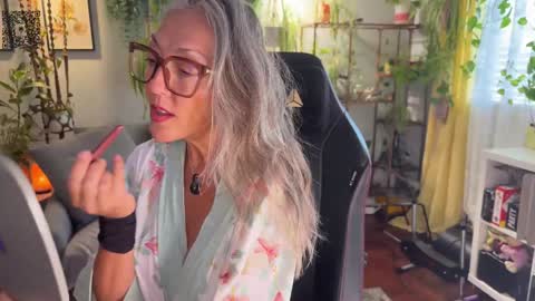 Snapshot of sunnie_dayz chatting on September 9, 5:35 pm Hi Im Sunnie - Next show Friday August 1 online show from September 9, 5:35 pm