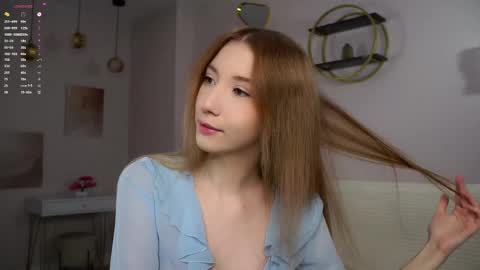 Snapshot of sunnmoonn chatting on September 17, 1:53 pm Lily online show from September 17, 1:53 pm