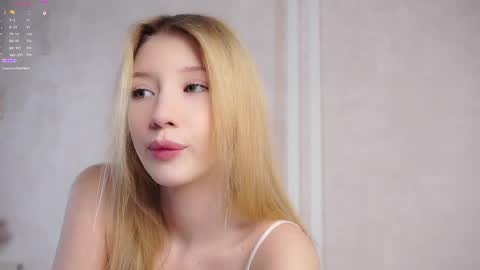 Lily online show from May 16, 3:11 pm