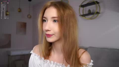 Snapshot of sunnmoonn chatting on September 24, 1:43 pm Lily online show from September 24, 1:43 pm