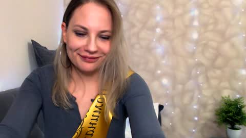 Naomi online show from December 8, 7:43 pm