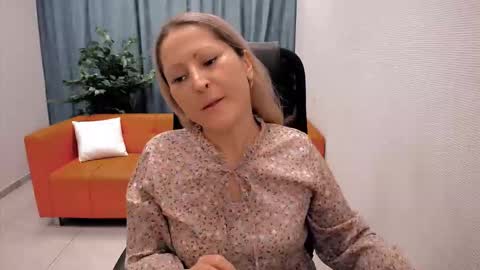 Sarah online show from September 29, 7:13 am