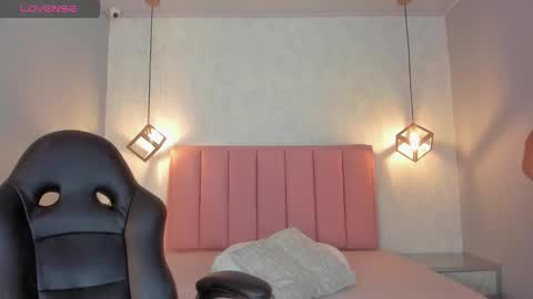  S U N N Y online show from November 4, 12:32 pm