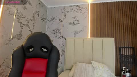  S U N N Y online show from November 12, 12:47 pm