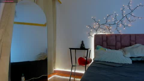 Sunny Leon Z online show from May 16, 10:20 pm