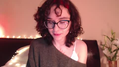 Snapshot of sunshinehella chatting on February 15, 11:06 am Hella online show from February 15, 11:06 am