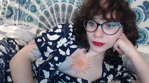 Snapshot of sunshinehella chatting on December 29, 10:56 am Hella online show from December 29, 10:56 am