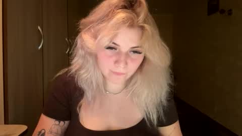 sunshinyflash online show from November 19, 6:30 pm