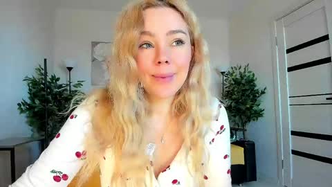 Jenn online show from May 1, 2:04 am