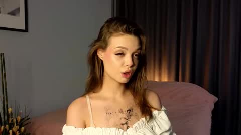 Kira online show from September 9, 3:01 pm