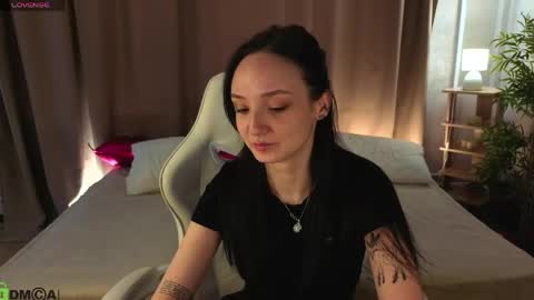 Annie online show from May 2, 1:42 am