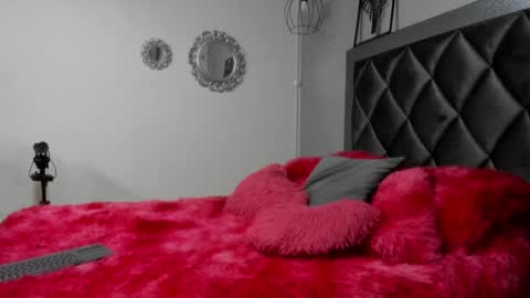 Susana W online show from February 6, 10:58 am