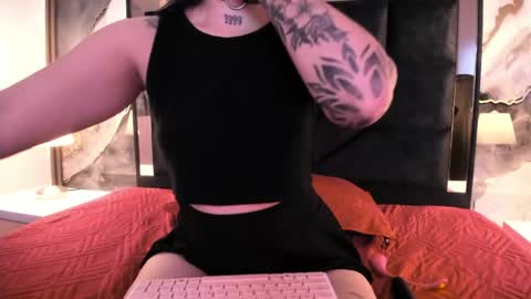 susanvilla online show from May 8, 10:00 pm