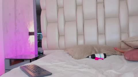  susi  online show from May 5, 12:02 am