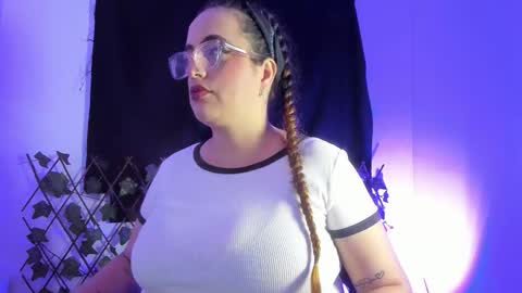 Snapshot of sussanmiller_ chatting on October 25, 5:37 am sussanmiller_ online show from October 25, 5:37 am