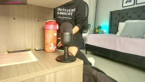   online show from December 31, 12:15 pm