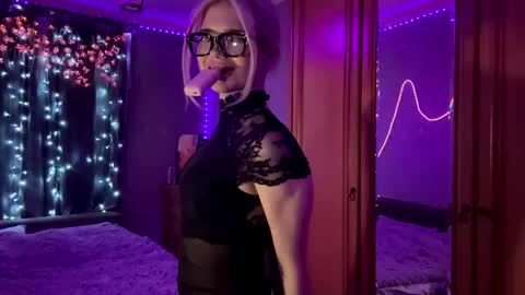 Stacy online show from May 1, 9:18 pm