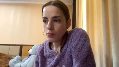 Emila online show from May 2, 7:33 am