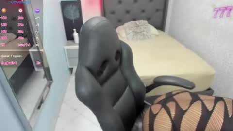 S U Z E T  online show from April 30, 12:32 pm