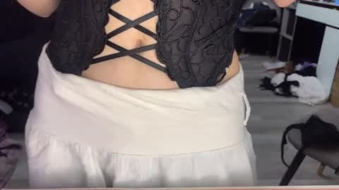 EmilySuonn online show from April 9, 6:05 am