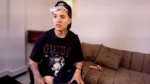 suzuwolf_dim online show from November 12, 6:55 am