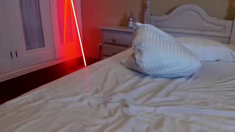 suzysuza online show from March 8, 2:04 am