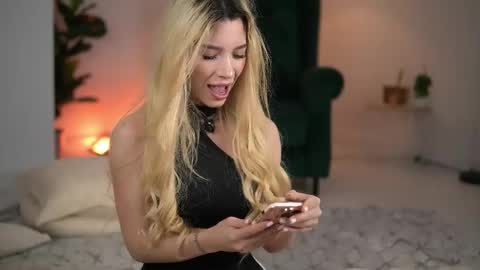 SweetLuna online show from May 14, 3:12 am