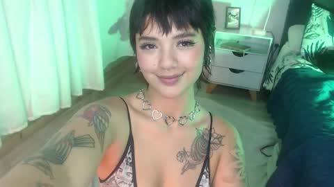 sweeetkittyy22 online show from October 1, 4:28 am