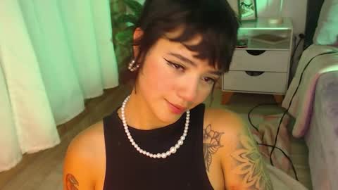 sweeetkittyy22 online show from September 29, 7:57 am