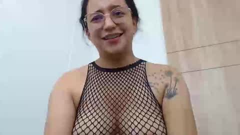 Snapshot of sweet1sin chatting on February 22, 6:37 pm Laura online show from February 22, 6:37 pm