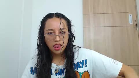 Snapshot of sweet1sin chatting on January 24, 7:28 pm Laura online show from January 24, 7:28 pm