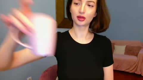 Snapshot of sweet_baby_miranda_ chatting on December 7, 12:41 am Miranda online show from December 7, 12:41 am