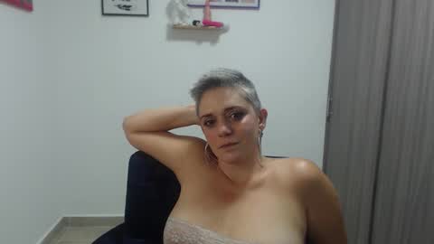 Snapshot of sweet_bianca1 chatting on September 11, 1:06 am Bianca online show from September 11, 1:06 am