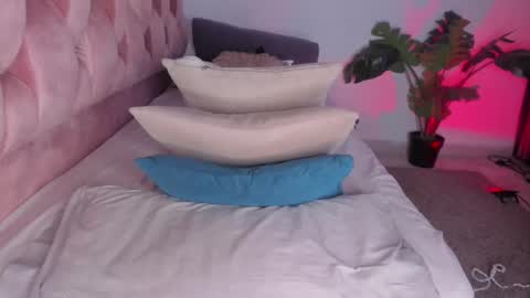 Chelsy  online show from March 19, 7:18 pm