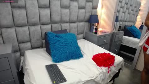 canelaa online show from October 31, 6:45 pm