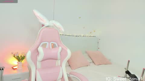 sweet_dania_ online show from October 16, 7:00 am