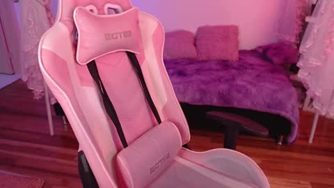 IM Dani online show from November 19, 8:20 pm