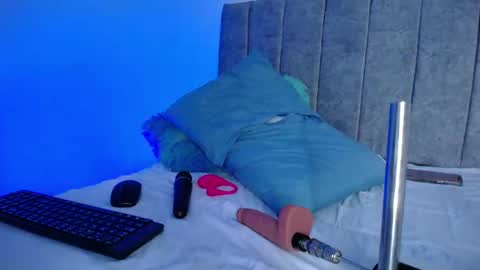 sweet_hot_mia_ online show from April 12, 2:09 pm