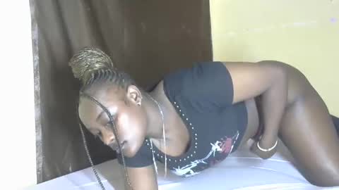 Snapshot of sweet_leen895891 chatting on February 20, 8:06 am sweet_leen895891 online show from February 20, 8:06 am