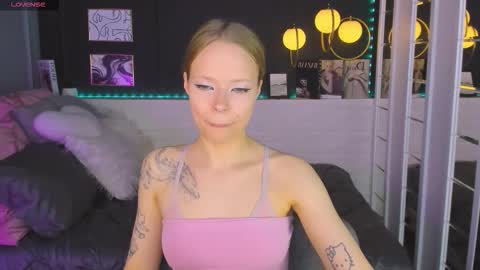 Lucy online show from March 8, 1:48 pm