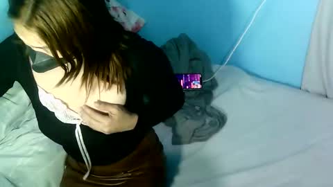 Snapshot of sweet_luna_26 chatting on September 15, 10:56 am Sweet online show from September 15, 10:56 am