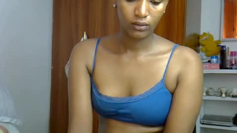 Linda online show from May 12, 2:09 am