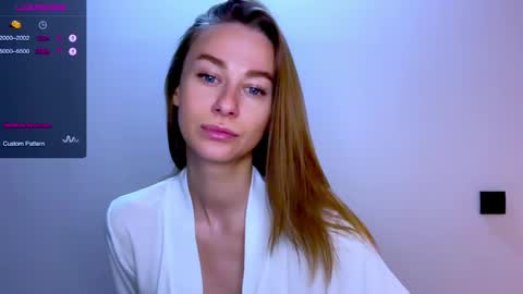 Mia online show from May 21, 11:08 am
