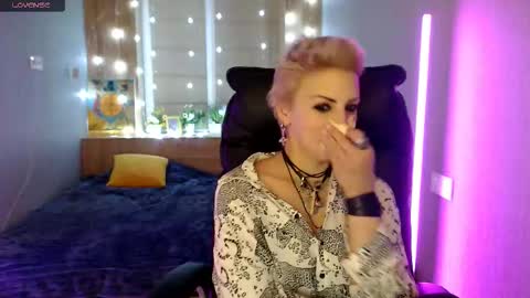 sweet_n_strong online show from December 1, 1:25 pm