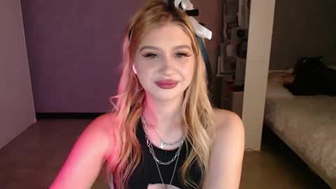 sweet_nicole_333 online show from November 12, 2:48 pm