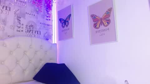   online show from November 8, 9:42 pm