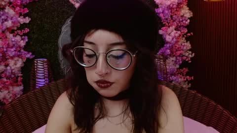 Roxanee online show from May 2, 8:45 pm