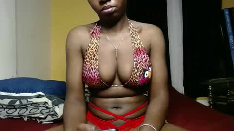 Snapshot of sweet_sherie chatting on February 22, 10:59 pm ellanah Tracie online show from February 22, 10:59 pm